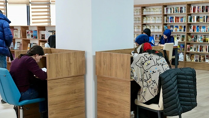 Elazığ Belediyesi bünyesinde hizmet veren kütüphaneler yoğun ilgi görüyor
