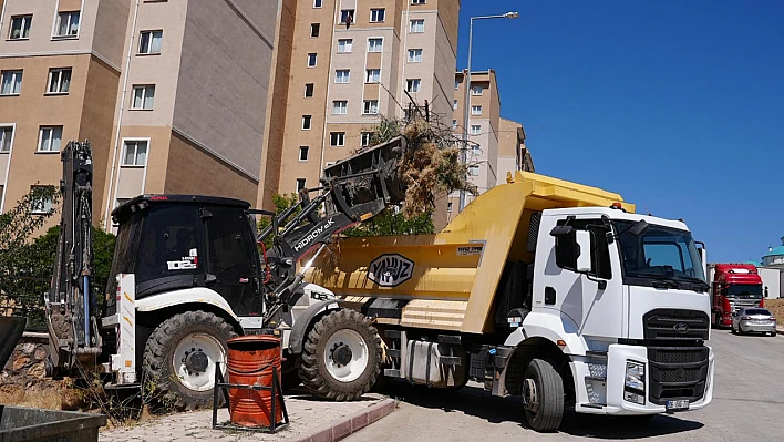 Elazığ Belediyesi'nden Çaydaçıra Mahallesi'nde kapsamlı temizlik çalışması
