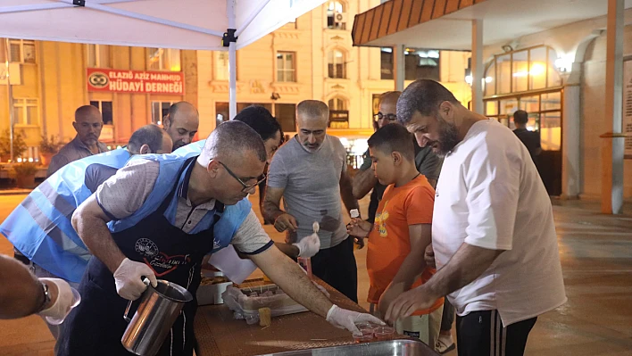 Elazığ Belediyesi'nden kandil ikramı