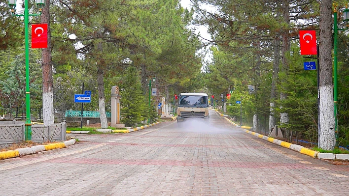 Elazığ Belediyesi'nden mezarlık alanlarında bayram hazırlığı