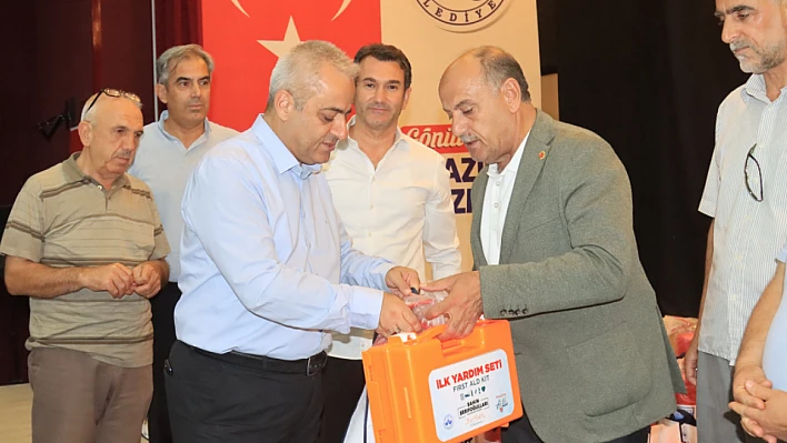 Elazığ Belediyesi'nden muhtarlara ilk yardım seti ve yangın söndürme tüpü