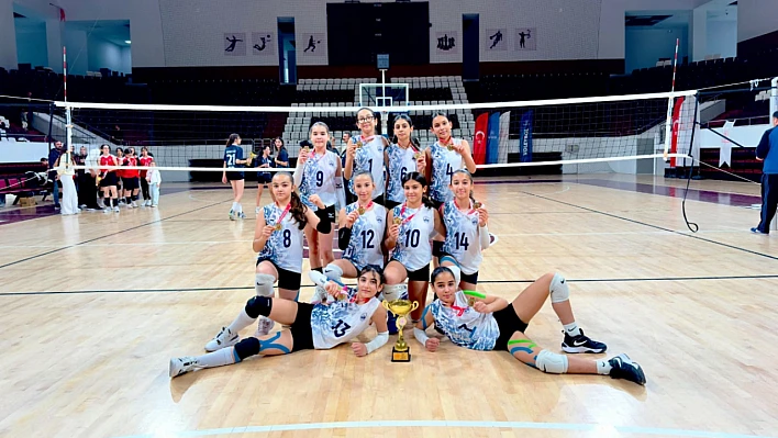 Elazığ Belediyespor, her kulvarda başarıya koşuyor