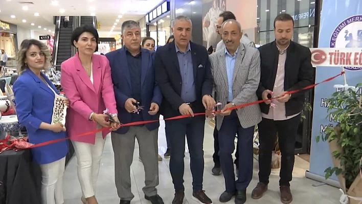 Elazığ Halk Eğitim Merkezi Çini Kursu sergisi düzenledi
