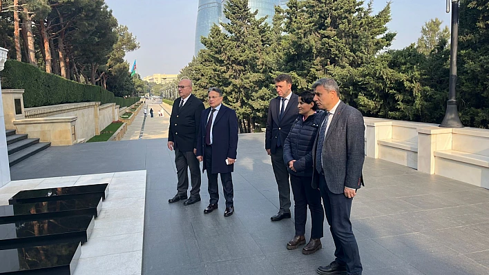 Elazığ heyetinden Bakü Türk Şehitliği'ne ziyaret