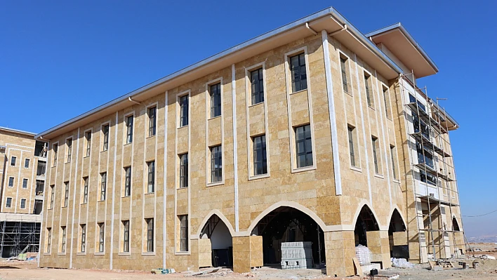 Elazığ Polis Eğitim Merkezi hizmet binasında çalışmalar devam ediyor