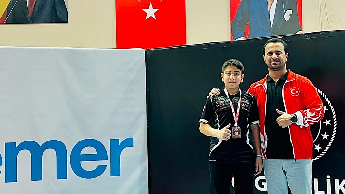 Elazığlı sporculardan Türkiye Dart Şampiyonası'nda 4 madalya