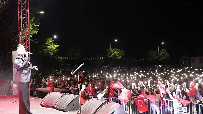 Fırat Üniversitesi 50. Yıl Festivali Azerin'in unutulmaz konseriyle sona erdi