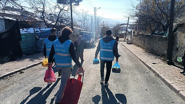 Fırat Yurdu gönüllülerinden 'Yaşlılarla El Ele, Gönüllüyüzbiz' etkinliği