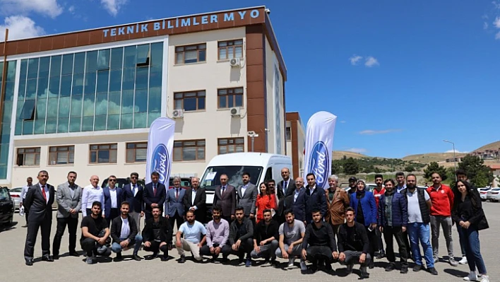 Ford Otomotiv A.Ş tarafından Fırat Üniversitesi'ne araç hibe edildi 