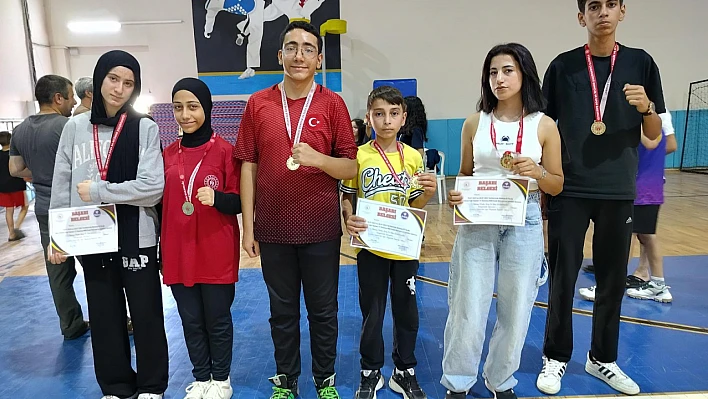 Genç Wushu sporcularından gururlandıran performans
