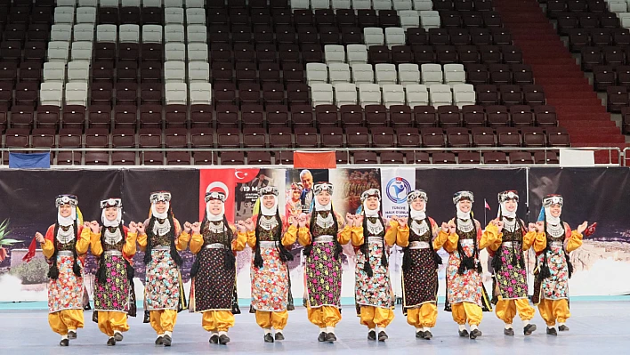 Halk Oyunları Grup Yarışması Elazığ'da gerçekleştirildi