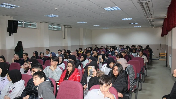 Harput Anadolu Lisesi'nde yazar öğrenci buluşması 