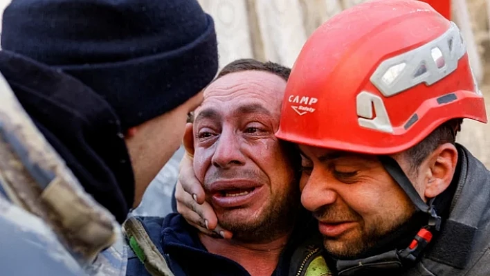 Hatay'da bir cana daha ulaşan ekipler gözyaşlarını tutamadı
