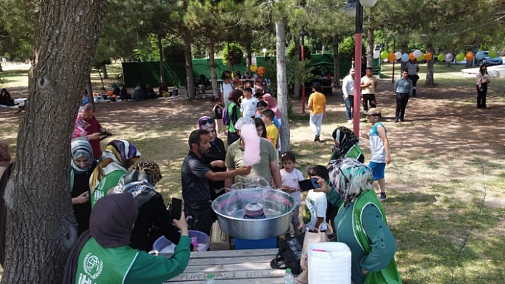 İHH'dan karne şenliği 