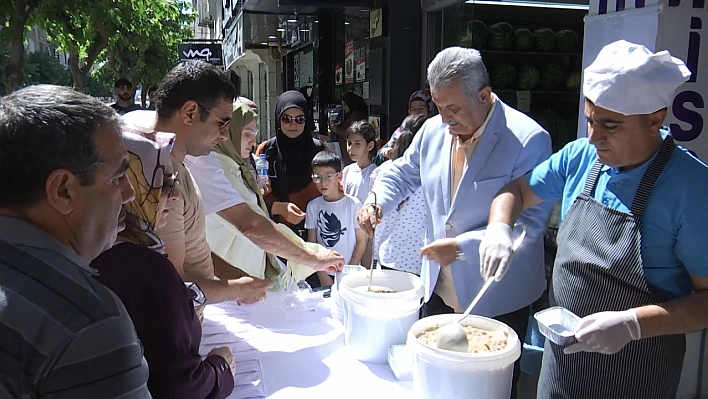 İş İnsanı Aytunç Sunguroğlu'ndan aşure ikramı