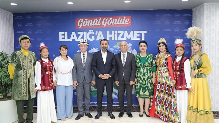Kazakistan, Kırgızistan ve Özbekistan Sanat Toplulukları'ndan Başkan Şerifoğulları'na ziyaret 