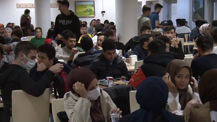 Kızılay, Fırat Üniversitesi öğrencileriyle iftarda buluştu 