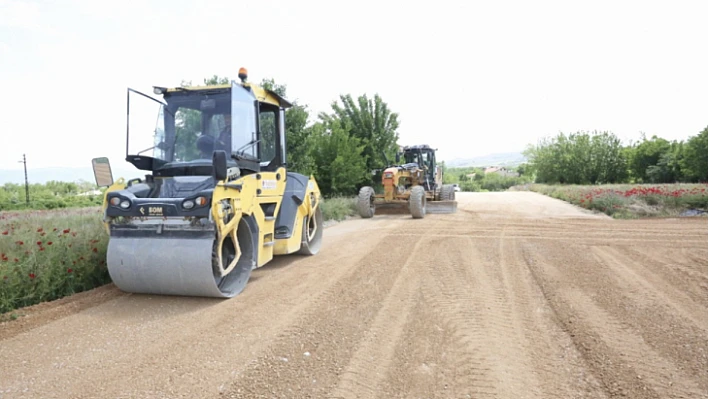 Kızılay Mahallesi'ndeki asfalt çalışmaları devam ediyor