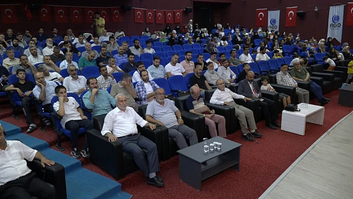 Kur'an kime ve neden yol göstermez konulu konferans düzenlendi