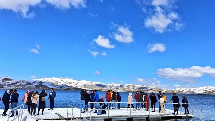 Masa tenisi sporcuları Elazığ'ı gezdi 