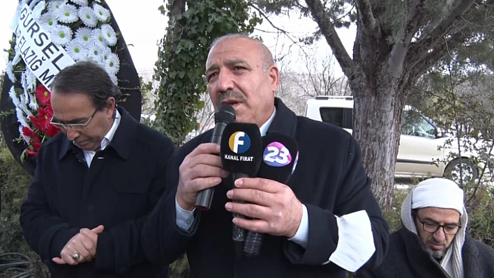 Merhum Yanılmaz kabri başında anıldı 