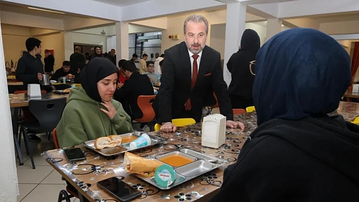 Müdür Şahin, öğrencilerle yemekte buluştu