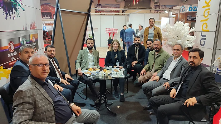 MÜSİAD Yönetimi, Elazığ İnşaat Fuarı'nda stantları gezdi