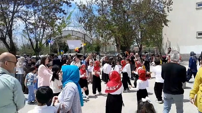 Nahit Ergene Ortaokulu'ndan geleneksel bahar şenliği