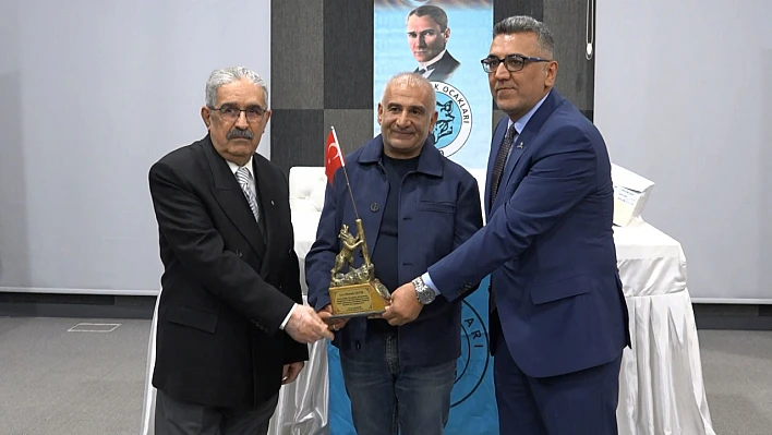 Türk Ocakları'ndan 'Bozkurt'un İzinde' konferansı