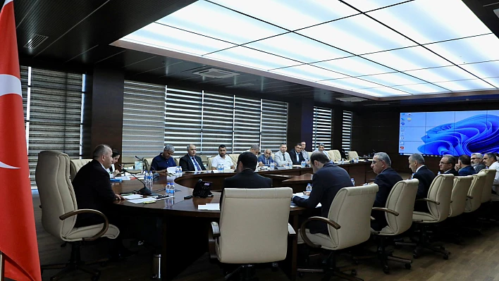 Vali Hatipoğlu başkanlığında hayvan barınağı toplantısı