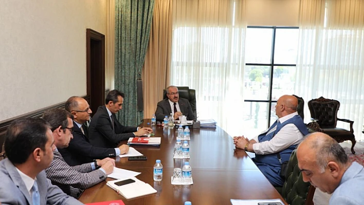 Vali Toraman vatandaşların sorunlarını dinledi 