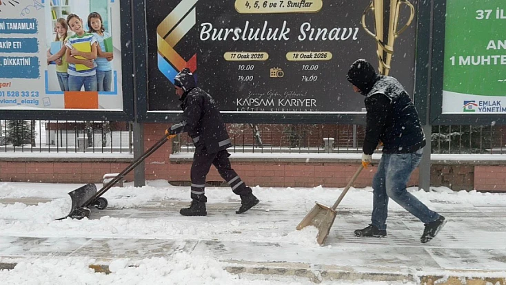 Elazığ Belediyesi’nden karla mücadele çalışmaları