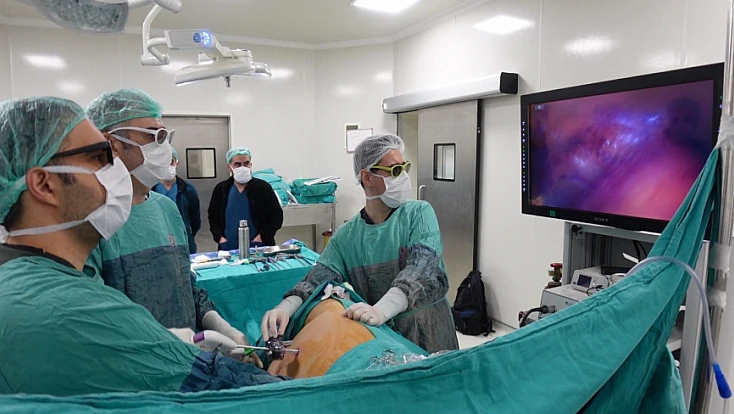 FÜ Hastanesinde 3 boyutlu cerrahi kursu düzenlendi