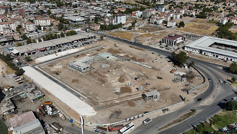 Başkan Şerifoğulları Doğu Park'ta incelemelerde bulundu