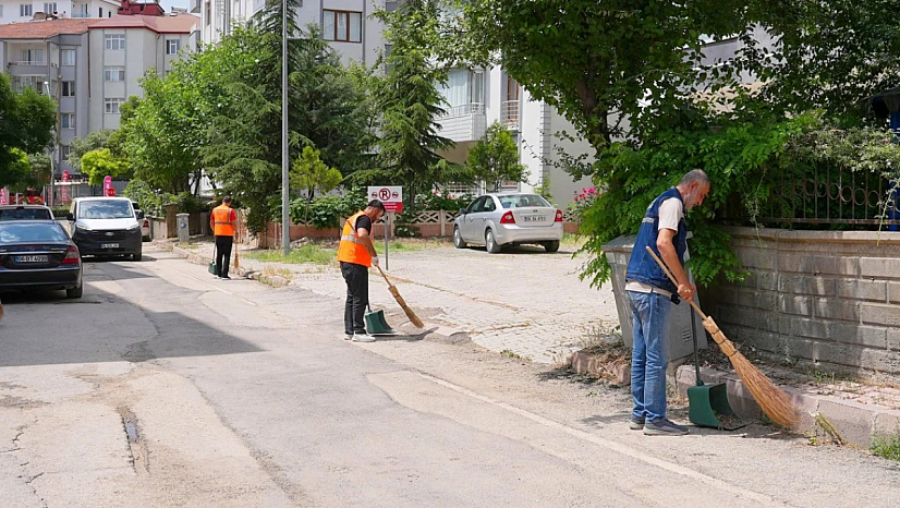 Cumhuriyet Mahallesi'nde kapsamlı temizlik çalışması