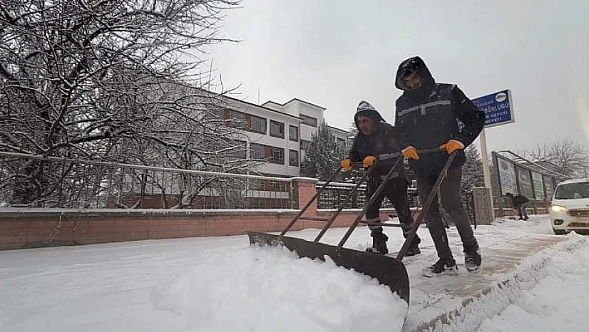 Elazığ Belediyesi Gazi Caddesi'nde kar küreme çalışmaları yapacak