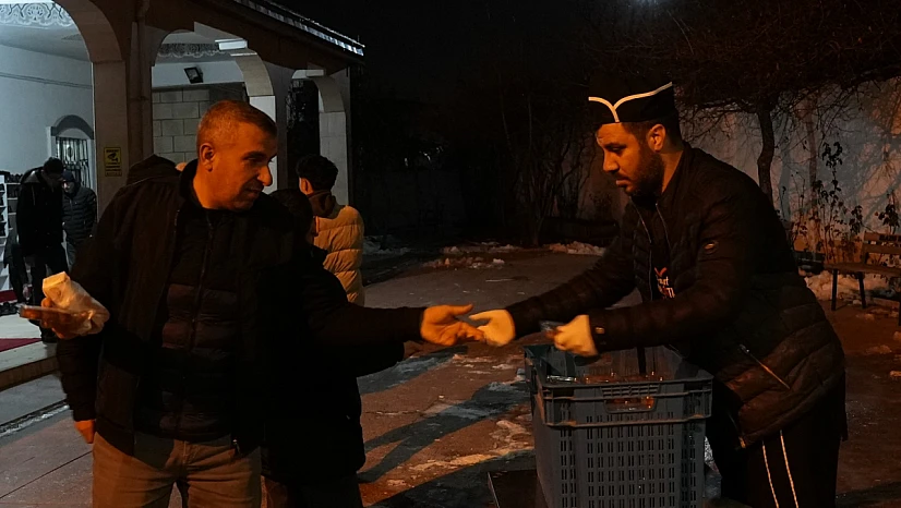 Elazığ Belediyesi'nden Miraç Kandili'nde kandil simidi ve tatlı ikramı