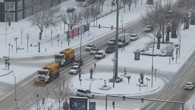 Elazığ Belediyesi tuzlama ve solüsyon çalışmalarını sürdürüyor