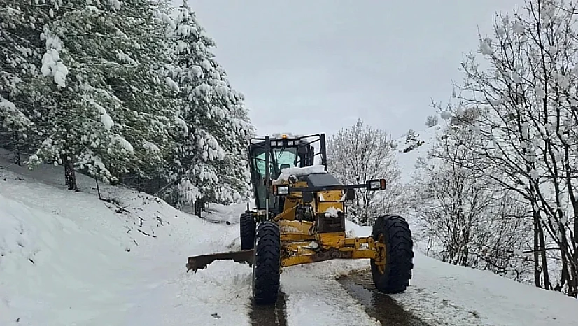 Elazığ'da 101 köy yolunda çalışmalar sürüyor