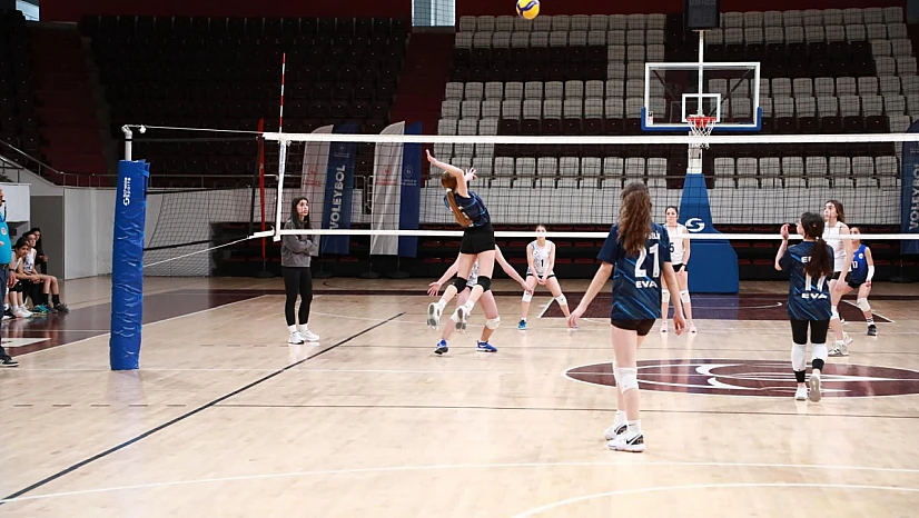 Elazığ'da küçük kadınlar voleybol il birinciliği tamamlandı