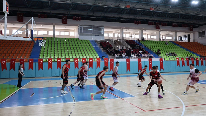 Elazığ'da U-16 yerel lig nefes kesen mücadeleyle sona erdi