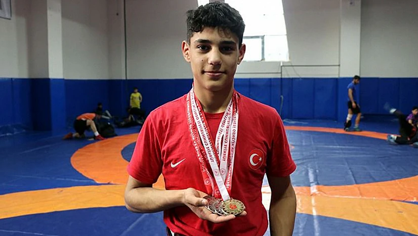 Elazığ'ın güreşçi gururu Çelik U-15 Balkan Şampiyonası'nda