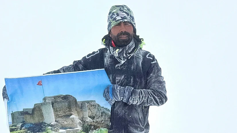 Elazığlı sporcu Cumhuriyet coşkusunu Erciyes zirvesinde yaşadı