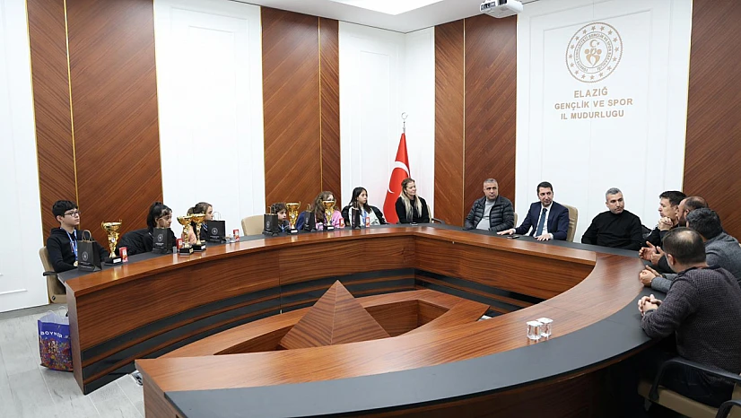 Eskrim'in şampiyonlarından İl Müdürü Abdulsamet Eren'e ziyaret