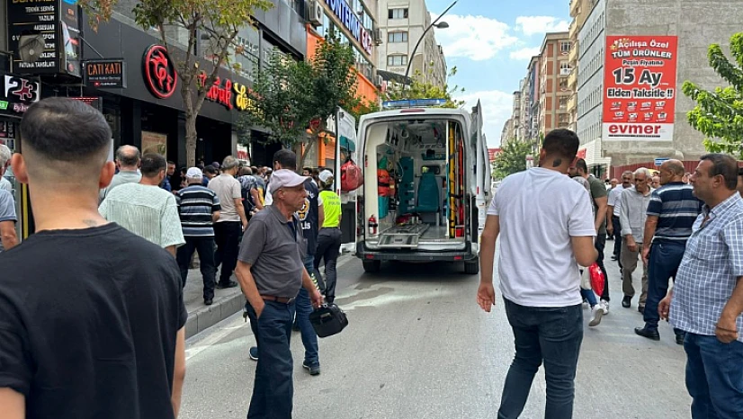 Gazi Caddesi'nde bıçaklı kavga çıktı