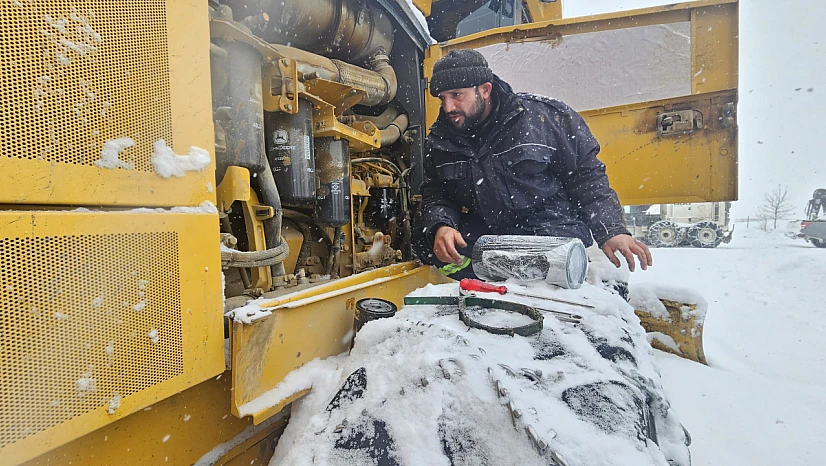 İl Özel İdaresi sahada araçların bakım onarımını yapıyor