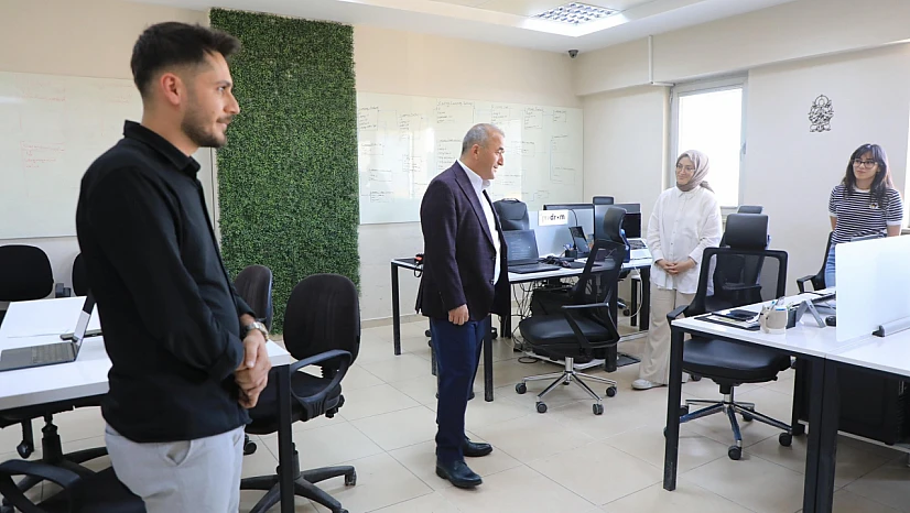 Vali Hatipoğlu ve Rektör Göktaş'tan Teknoloji ve İnovasyon Merkezi'ne ziyaret