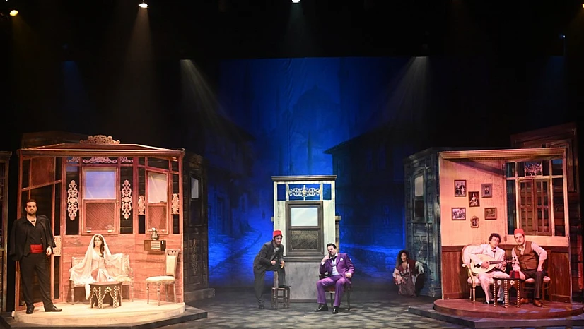 'Yalancının Mumu' Elazığ'da kapalı gişe sahnelendi