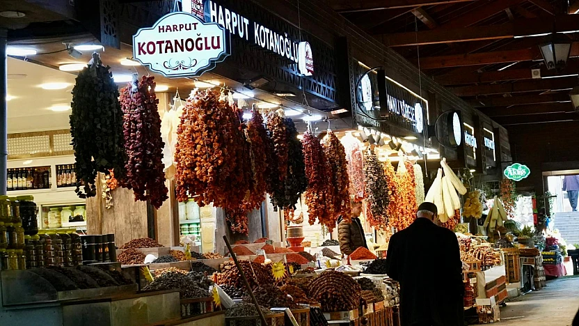 100 yıllık Kapalı Çarşı'da mahalli musiki