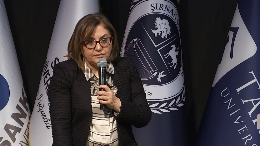 Başkan Şahin: Rektör Göktaş'ı ayakta alkışlıyorum
